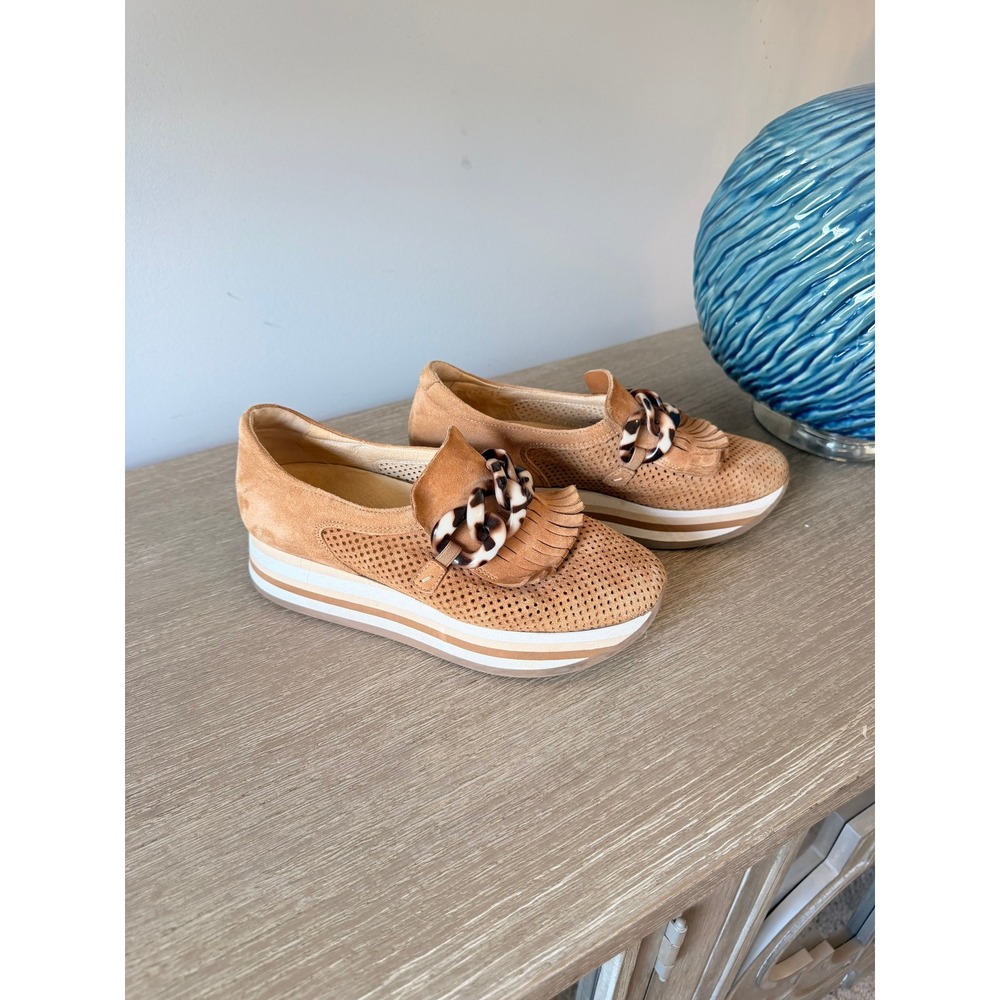 Softwavesโ Platform Fringe Loafers Women Tan 37